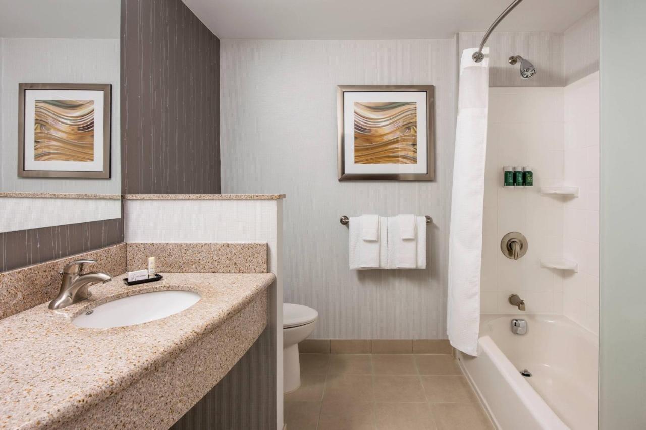 Courtyard By Marriott Edmonton West Otel Dış mekan fotoğraf