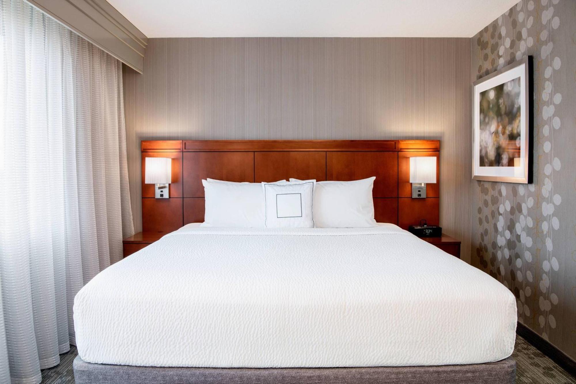 Courtyard By Marriott Edmonton West Otel Dış mekan fotoğraf