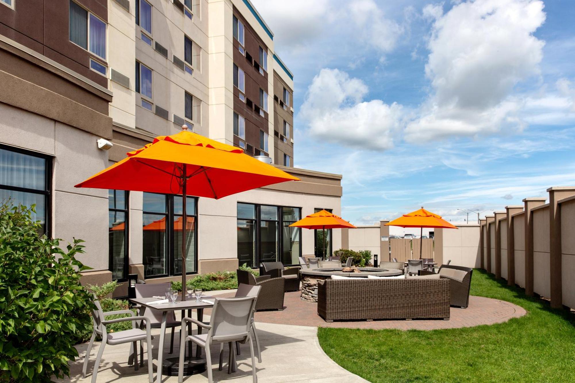 Courtyard By Marriott Edmonton West Otel Dış mekan fotoğraf