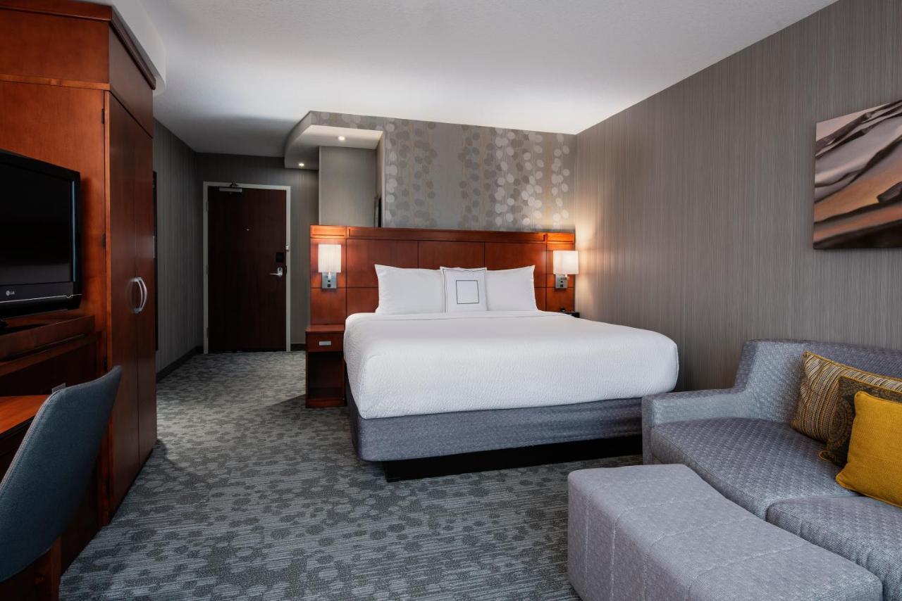 Courtyard By Marriott Edmonton West Otel Dış mekan fotoğraf